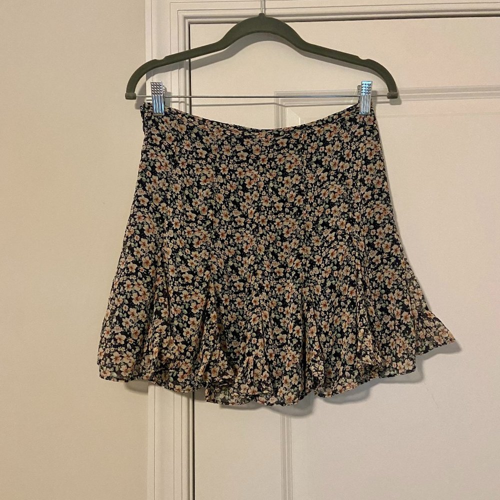Vestique Black Floral Skort Size M - Never Worn